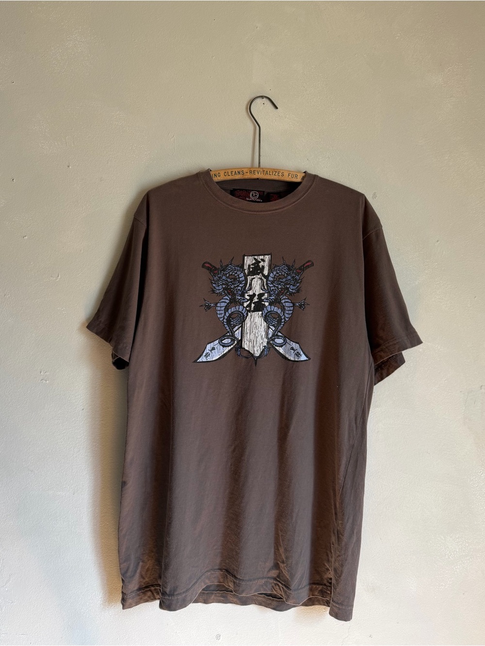 Vintage Y2K dragon tee surf skate